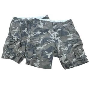Old Navy Mens Lived-In Straight Cargo Shorts Size 32 Lot Of 2 Camo Green Flex